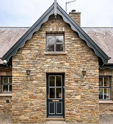 Luxury House On Seafront Curryglass